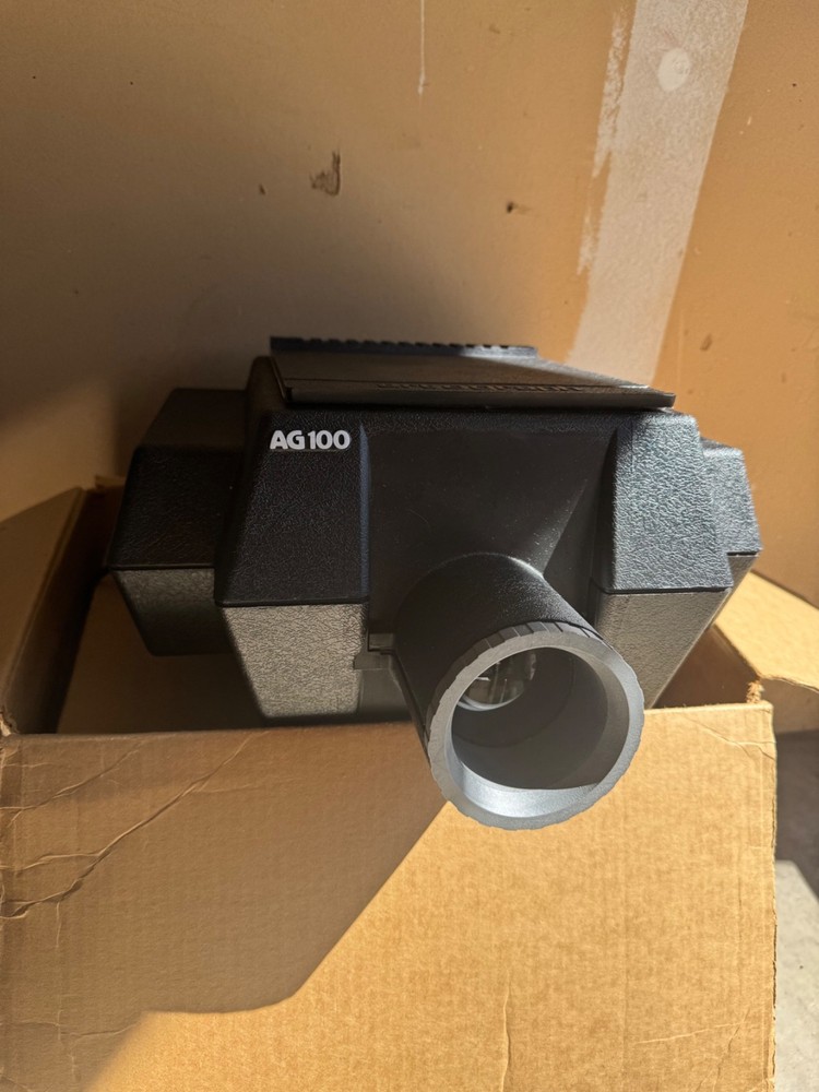ag 100 versitile projector