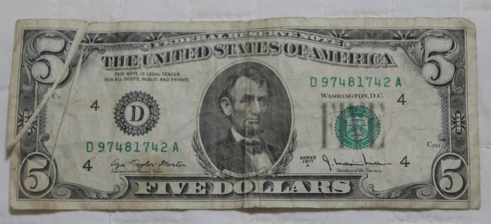 US  1977 A FEDERAL RESERVE NOTE GUTTER FOLD