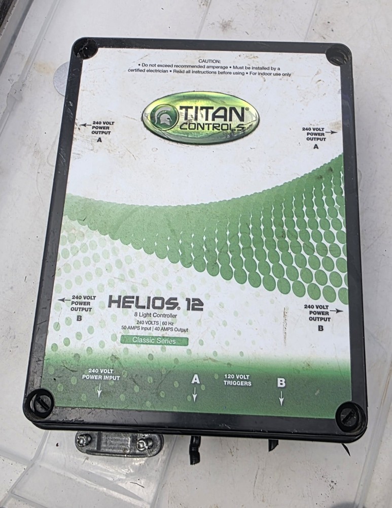 Titan Controls® Helios 8 Light-240V Lighting Controller with 120V Trigger Cables