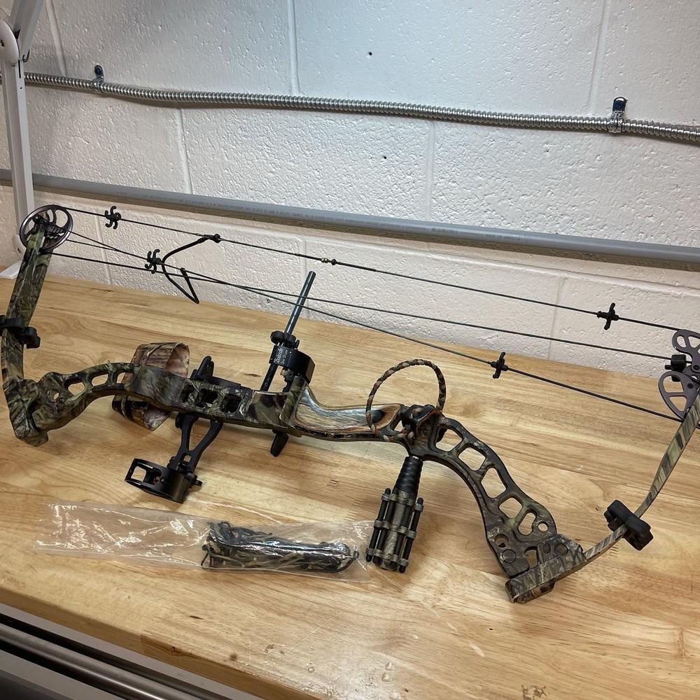 Bowtech Compound Bow 70lb - 28in - READ