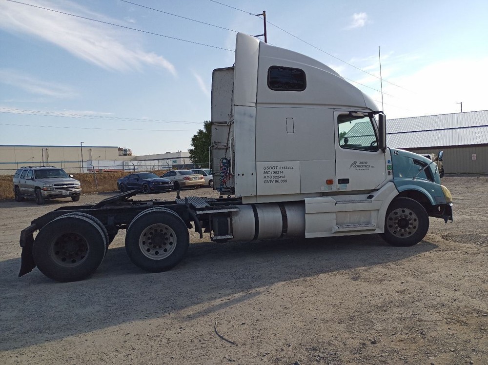 Volvo VNL ISX Left Driver Engine Mounts (12274944