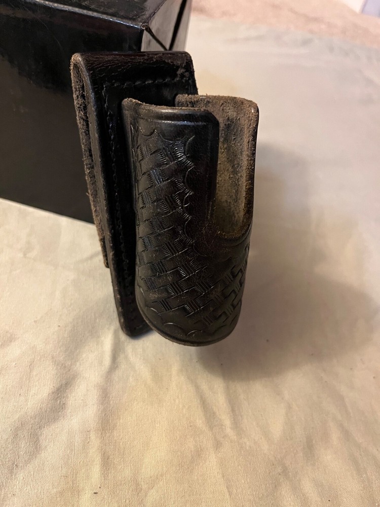 GREENWOOD'S UNIFORMS LEATHER MACE HOLDER BLACK