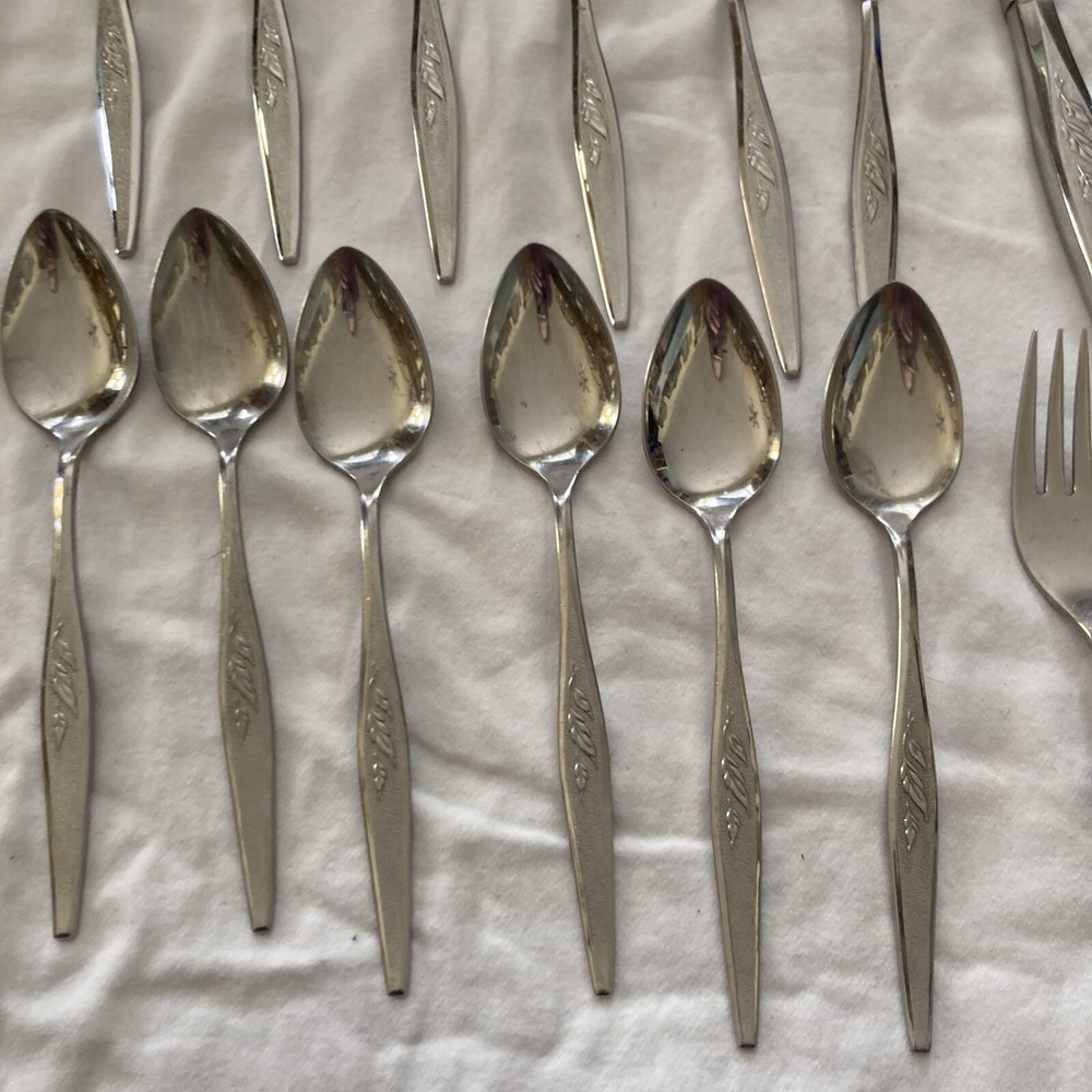 Vintage Community Silverware Woodmere Flatware 35 Pcs