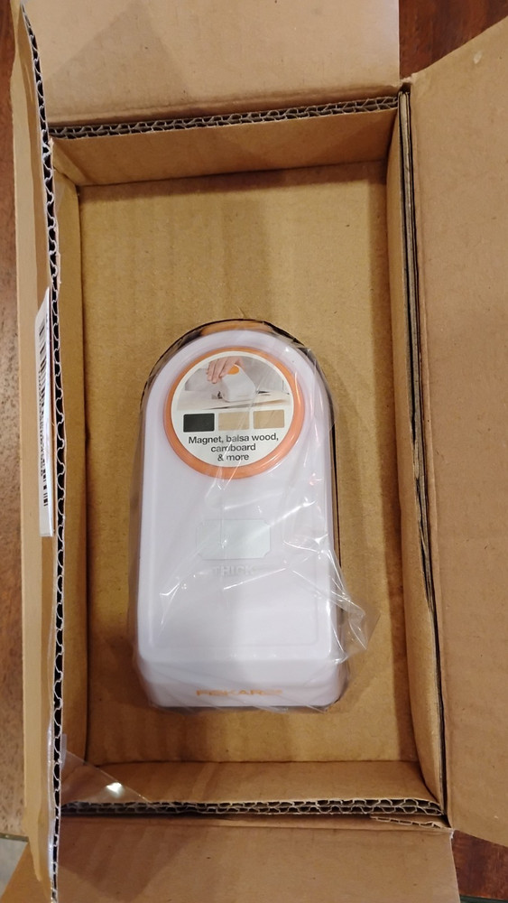 Fiskars Label Shape 1.5" Thick Materials Punch NEW!!!! #10723-1002