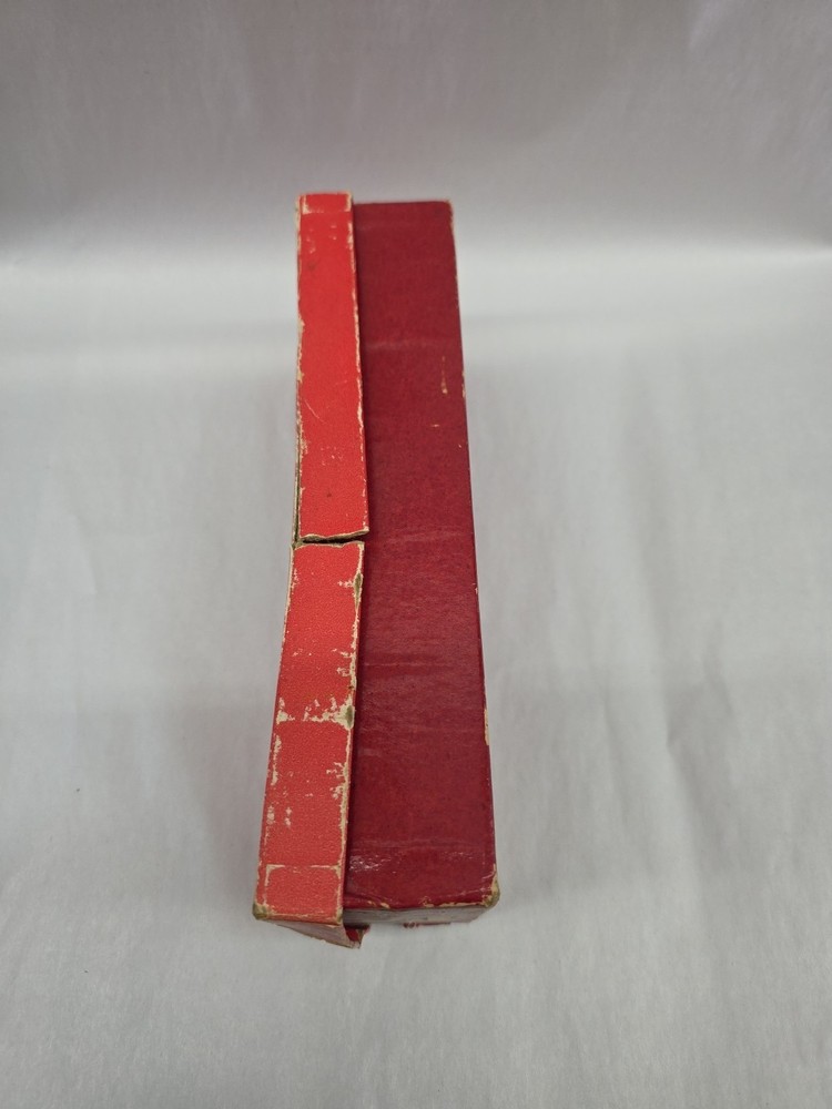 Vintage Aunt Lydia's Carpet & Button Thread Box American Thread Co.