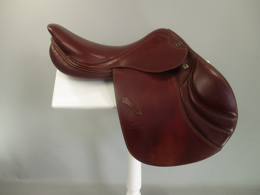 Stubben Portos Jump Saddle 17" W