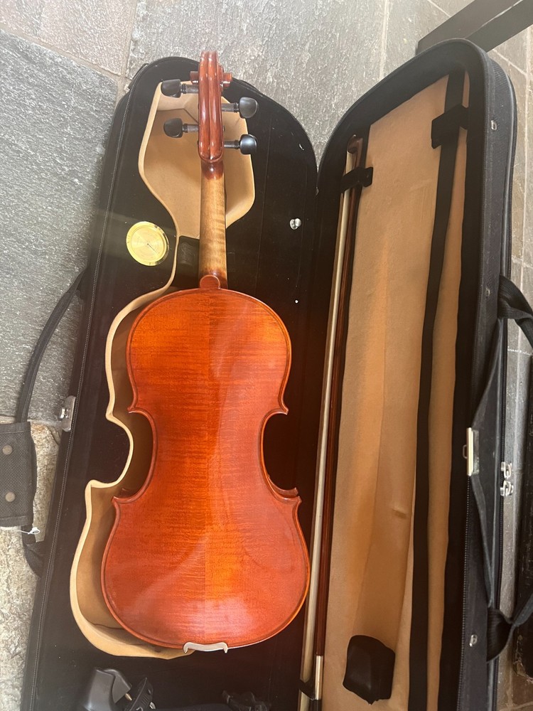 Advance Violin with case and bow, full size.