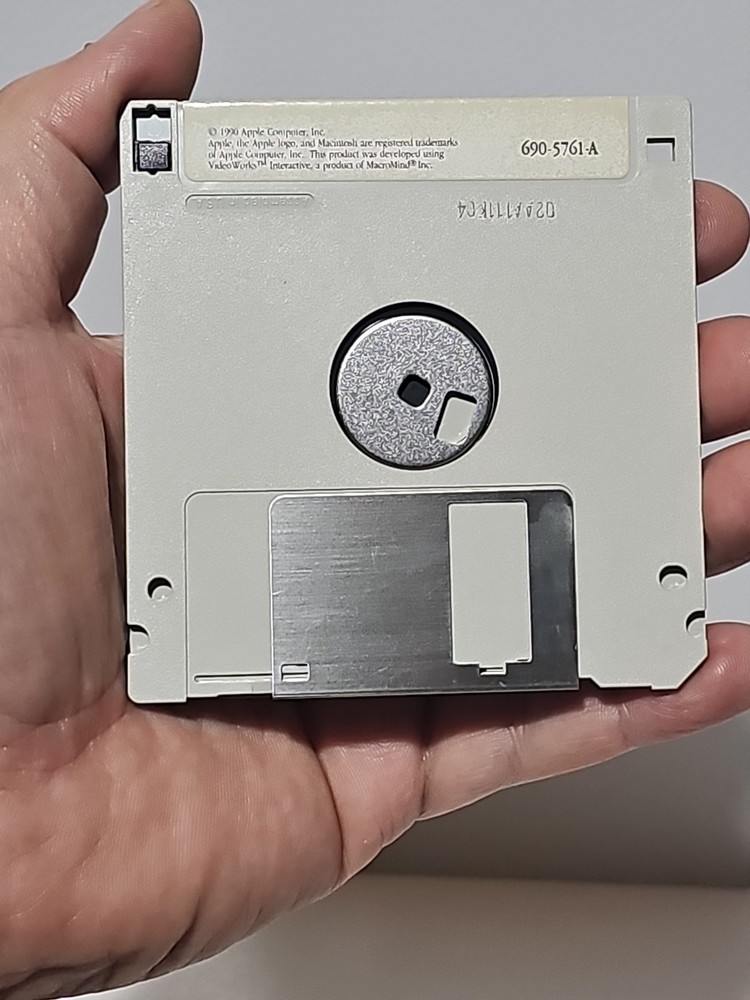 Macintosh Basics Start Up Disk Untested