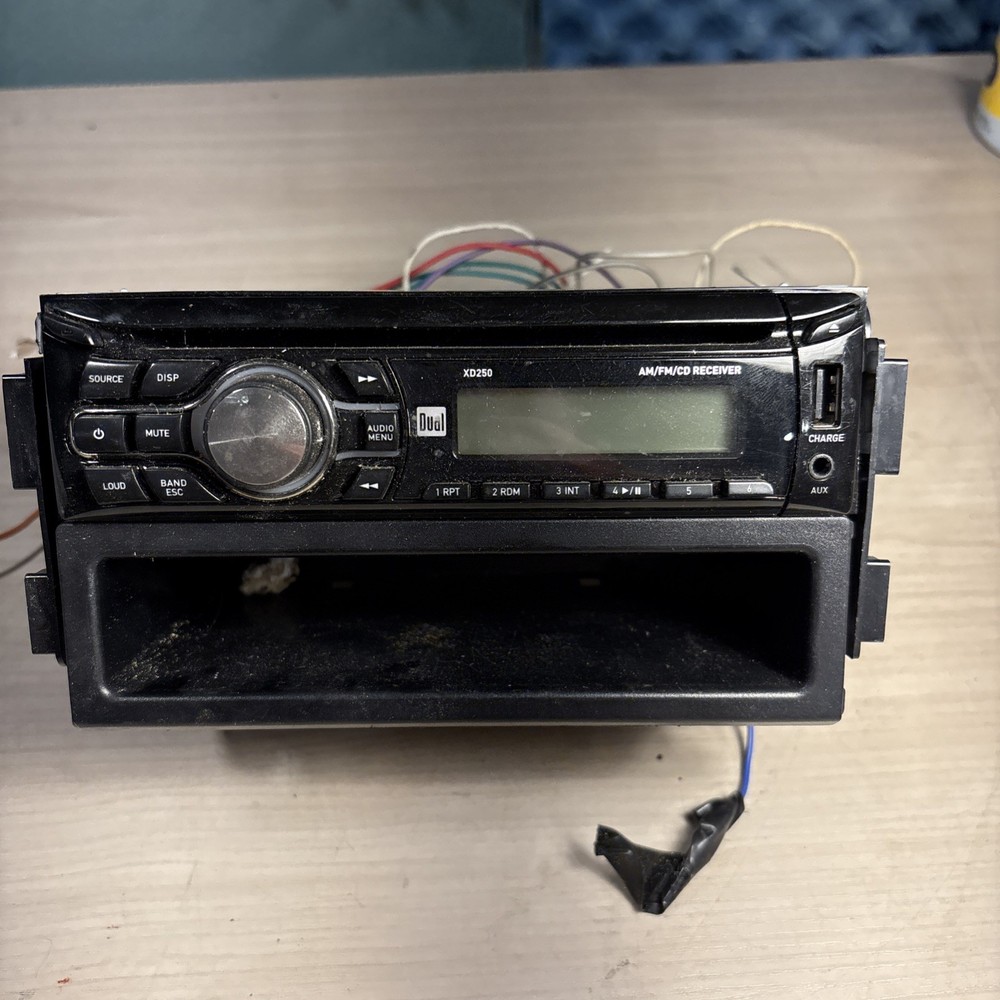 DUAL XD250 CAR STEREO