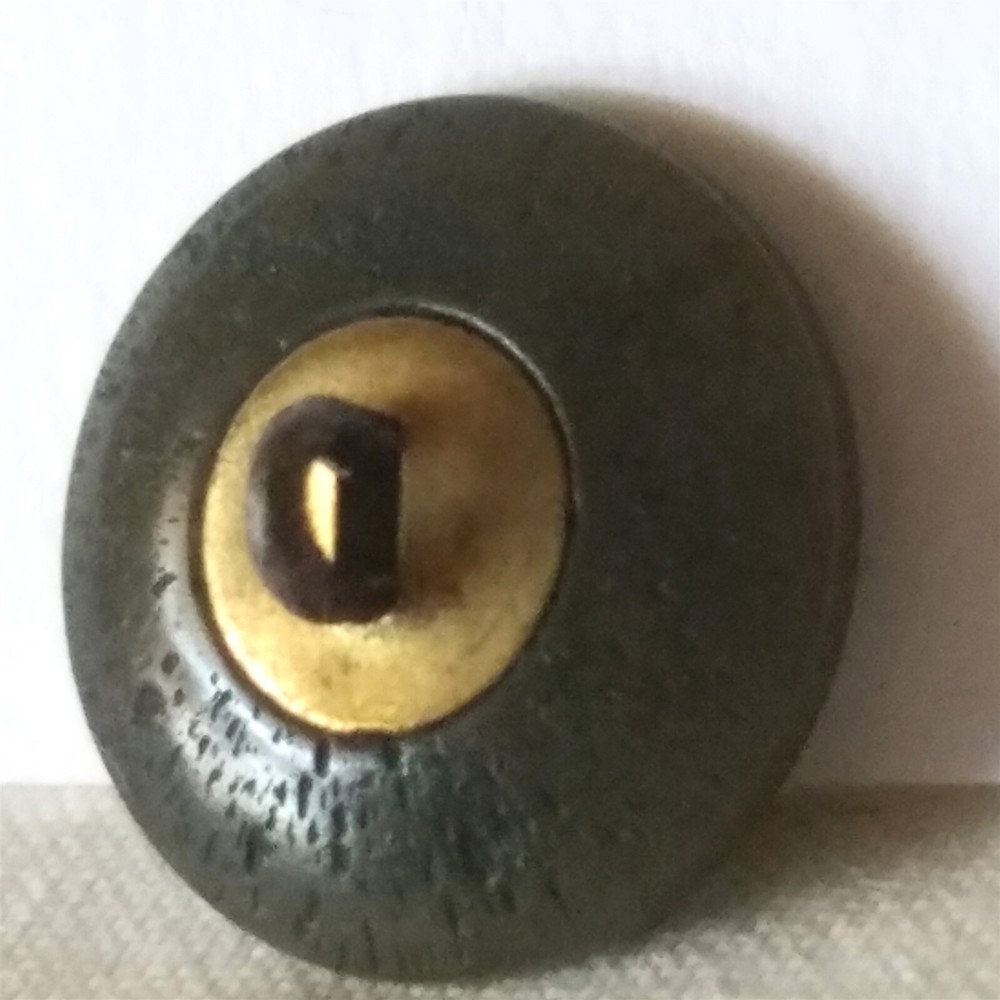 Bb BLACKBERRIES VEGETABLE IVORY & PEWTER BUTTON small
