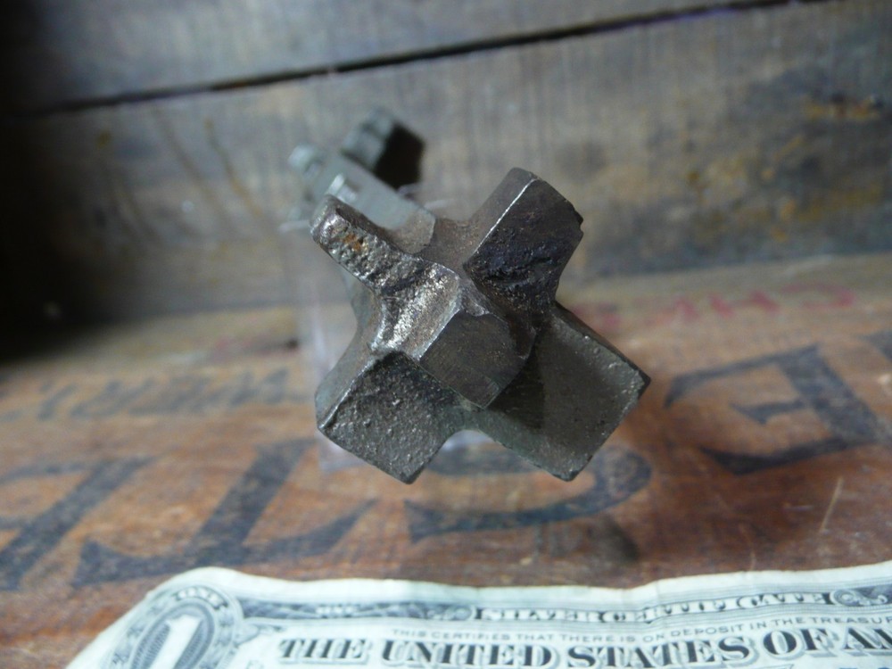 GRAY 842 Drain plug tool.