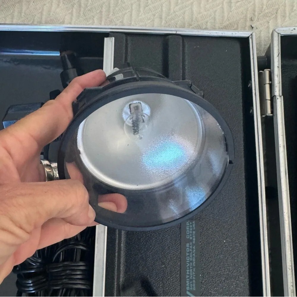 Smith-Victor SV portable "Attache" complete Location or studio Lighting Kit