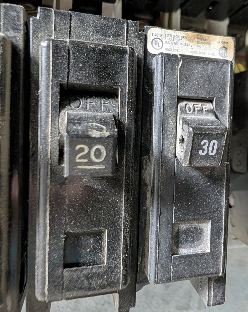 🤪 CHALLENGER MAIN LUG 30 CIRCUIT PANELBOARD