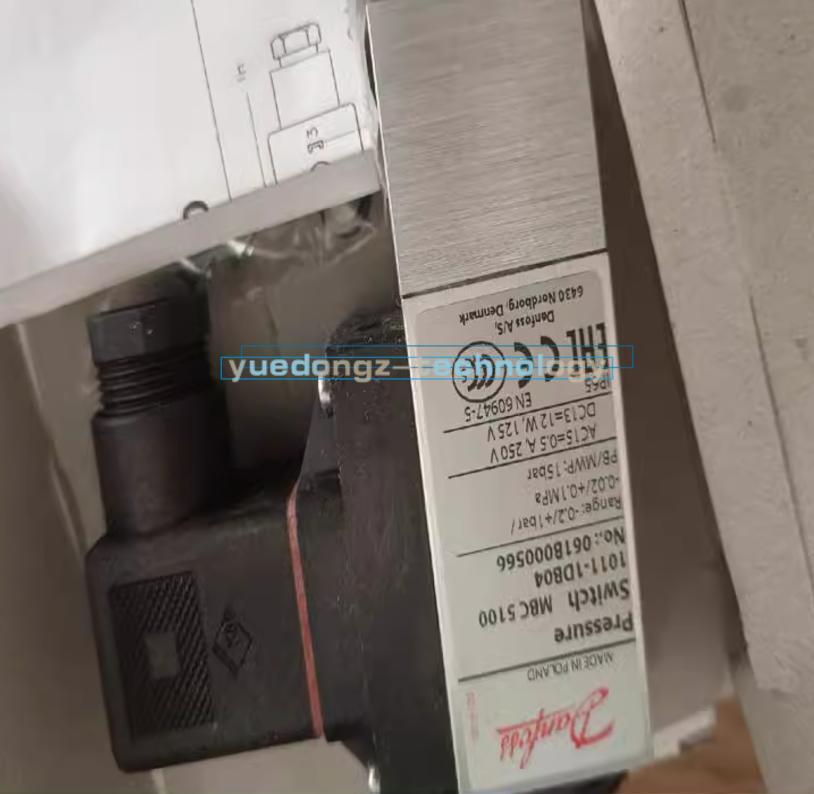 One New Danfoss 061B000566 pressure switch