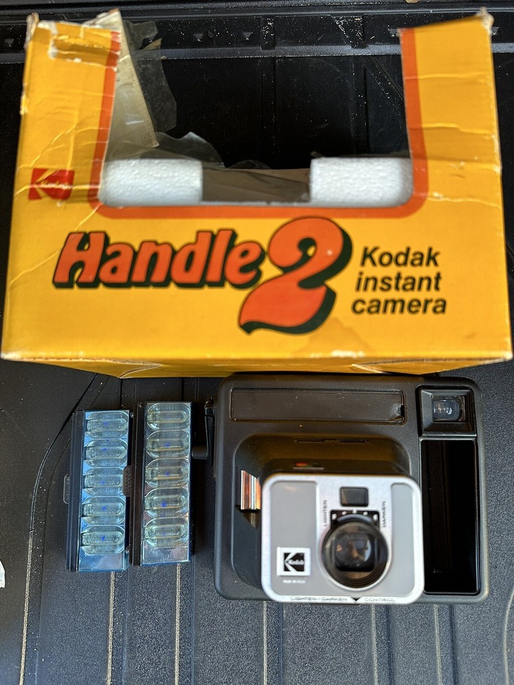 VINTAGE KODAK THE HANDLE 2 instant camera  with flash Bulbs And Box