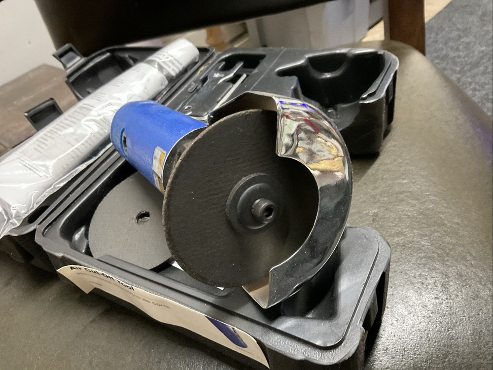 CAMPBELL HAUSFELD AIR CUT OFF TOOL, With Case, 4 Wheels, Tools