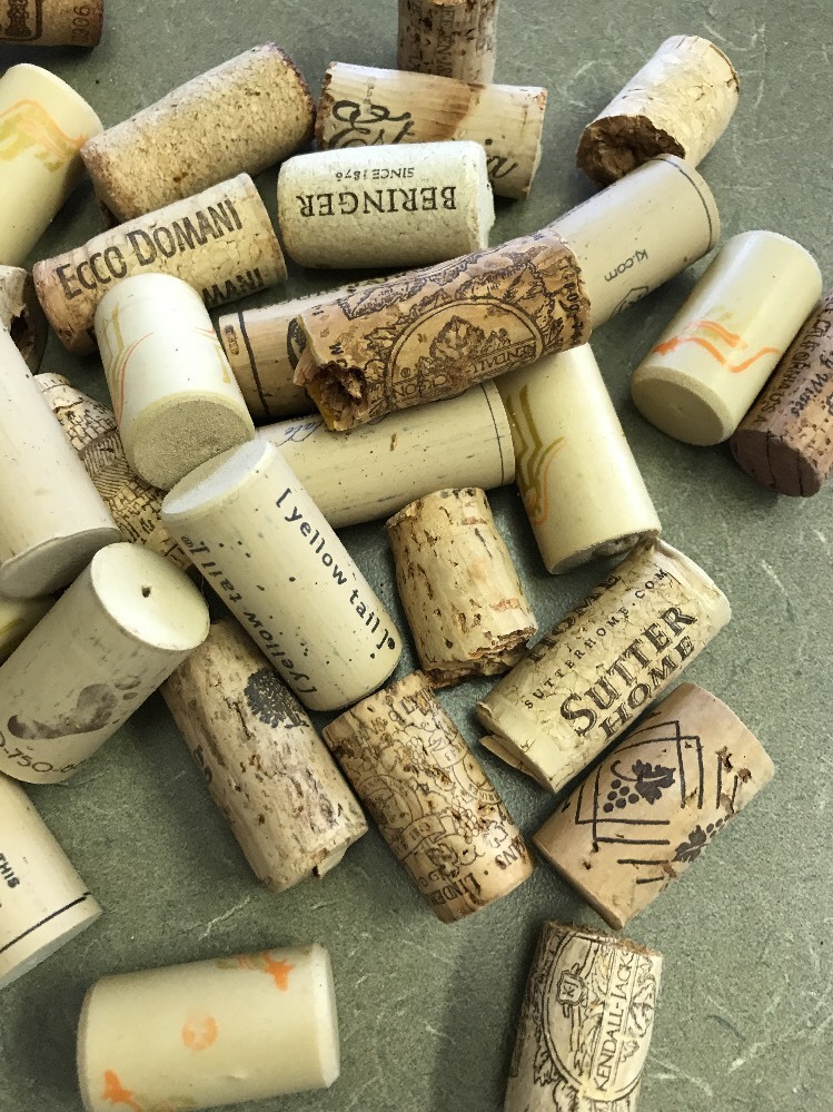 40 WINE CORKS CRAFT PROJECT