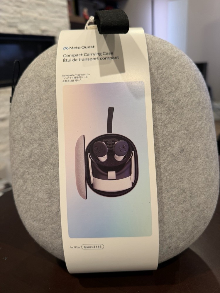 Meta Quest Compact Carrying Case For Quest 3/3s Light Grey New Sealed