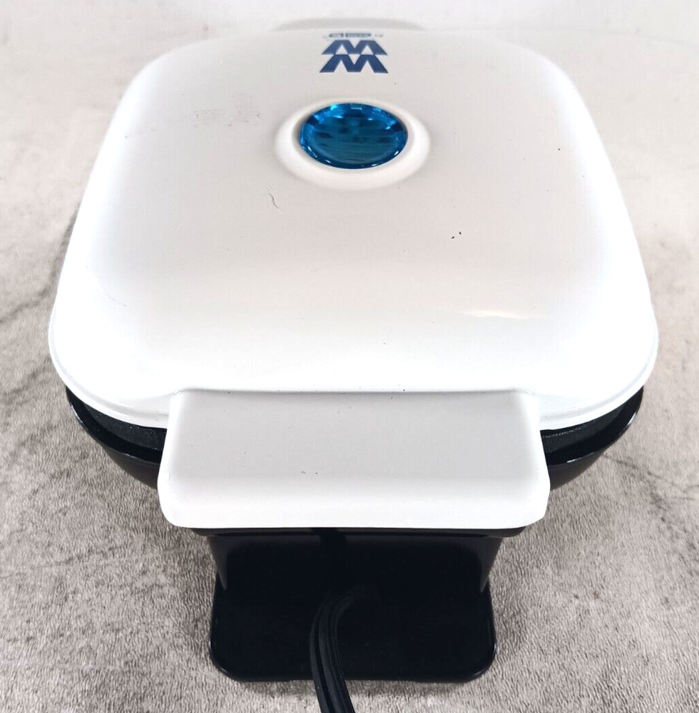 WW Dash Egg Bite Maker with Instruction Manual & Recipe Guide Makes 4 Egg Bites