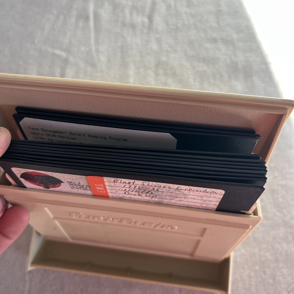 Flip 'N' File 10 Portable Folding Floppy Disk Case Retro Tech With Floppy Disks