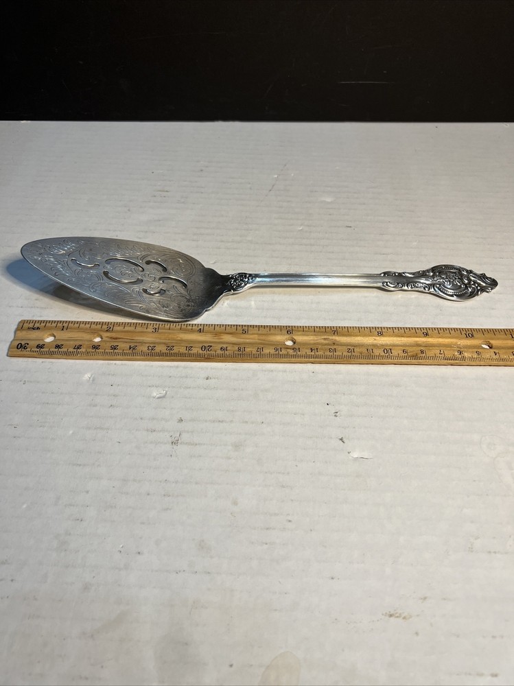 Wallace Vintage PIE/CAKE SERVER Silver Plate Baroque Pattern RARE!