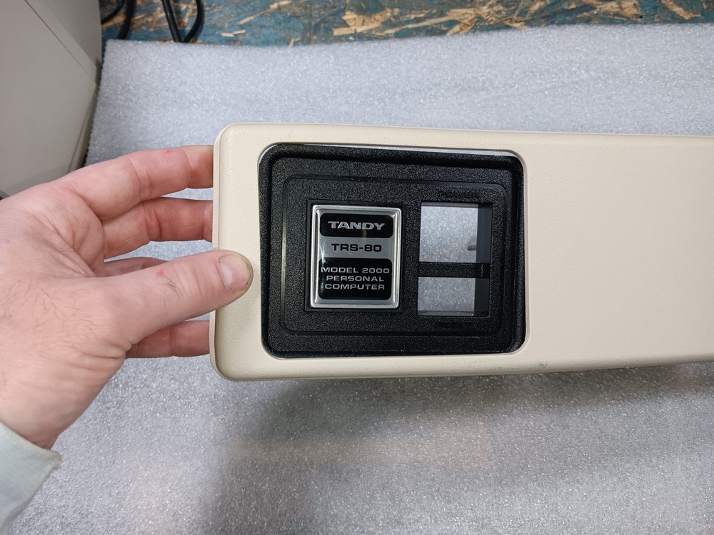 TANDY TRS-80 MODEL 2000 EXACT BROKEN POST/LABEL -EMPTY FRONT PANEL-CLEAN-SEE ALL
