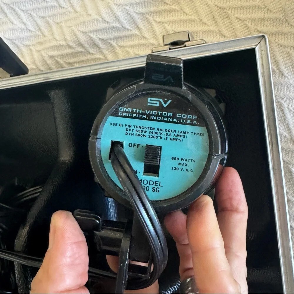 Smith-Victor SV portable "Attache" complete Location or studio Lighting Kit