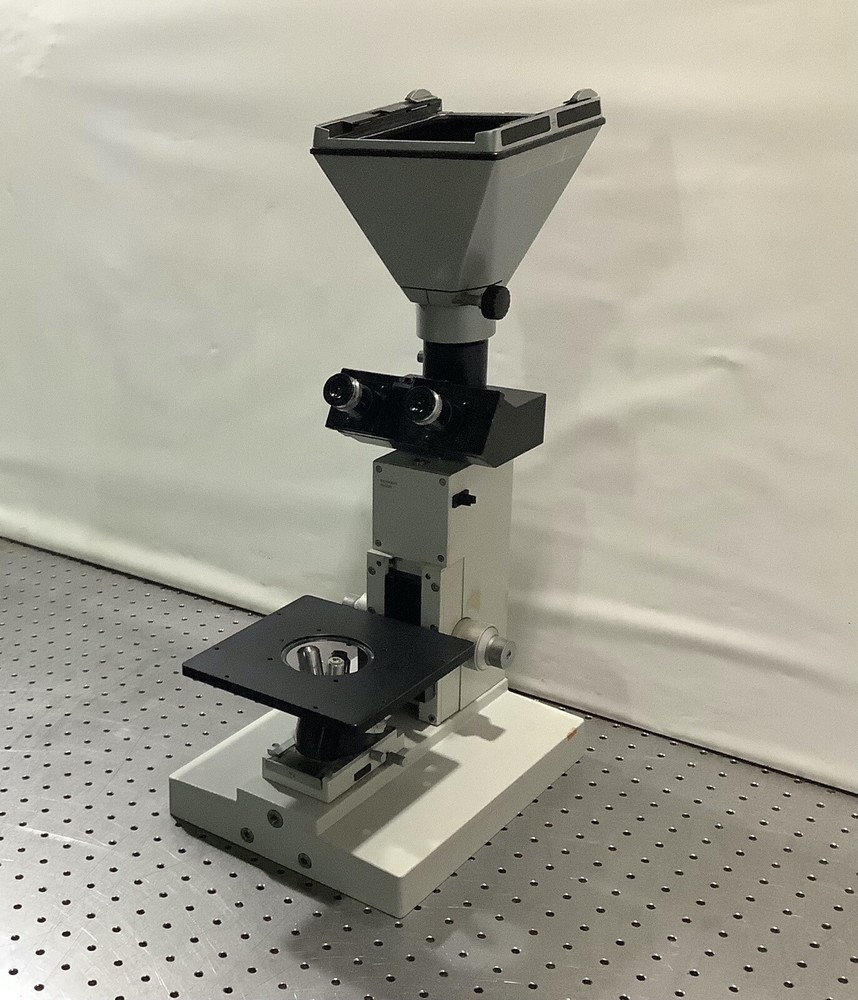 Leitz Wetzlar Diavert Trinocular Inverted Microscope