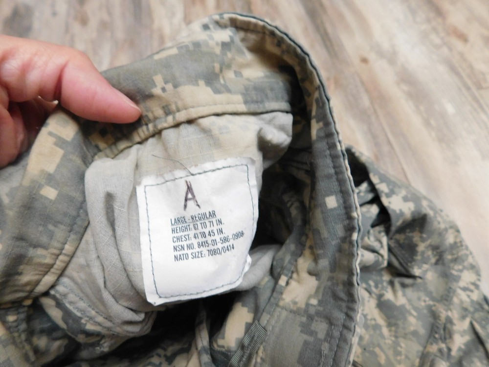 US ARMY ACU TOP COAT SIZE LARGE - REGULAR