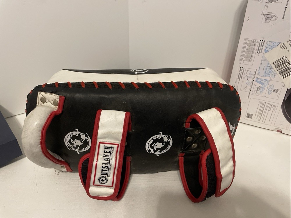 Outslayer Muay Thai Kick Pad Kickboxing (only 1)