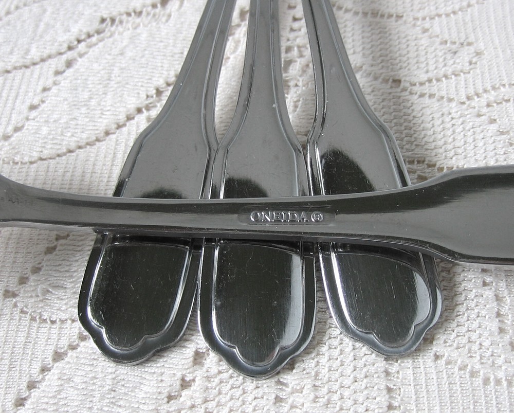 ONEIDA Stainless Flatware Bundled Lot 20 Pieces WALSTON