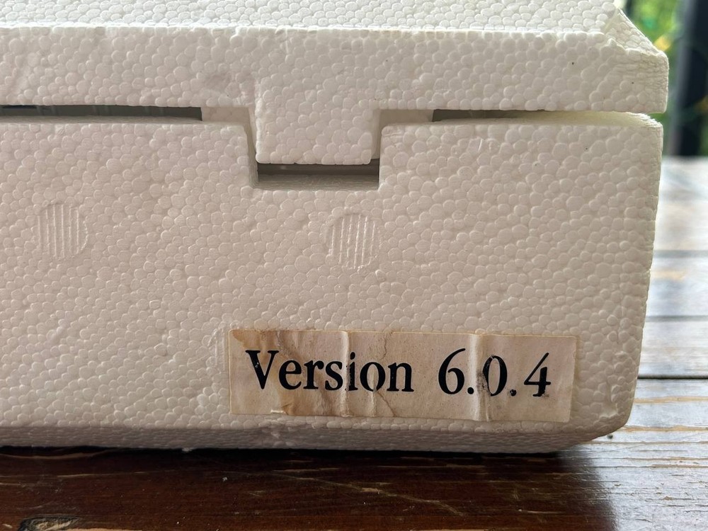 Apple Macintosh System Software Version 6.0.4 HyperCard. Program disks Use Guide