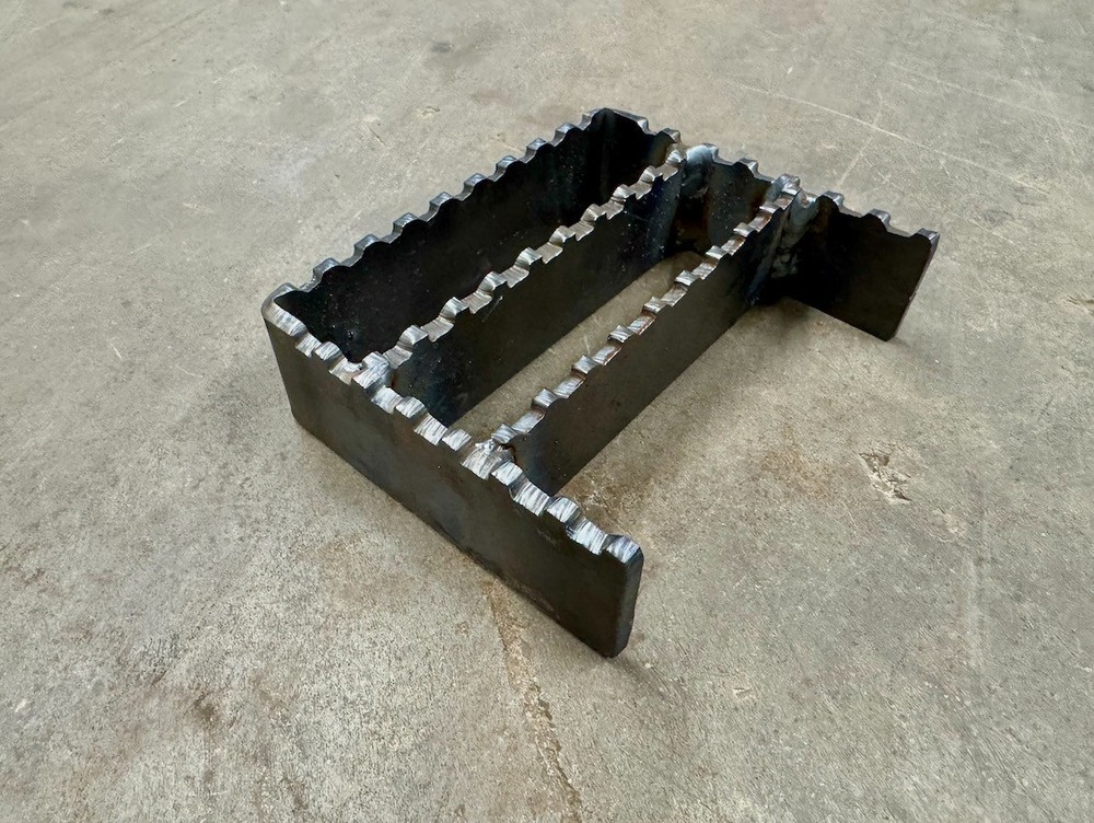 WELD ON STEEL STEP 4.5" x 6" ( 2 pack )
