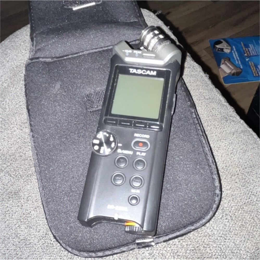 TASCAM Handheld Digital Recorder Built-in Microphone USB Interface with Case