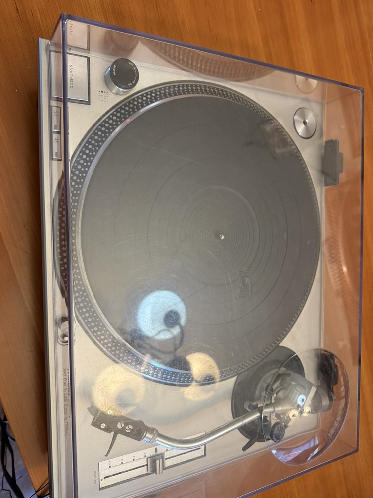 TECHNICS SL-1200MK2 PROFESSIONAL DIRECT DRIVE TURNTABLE