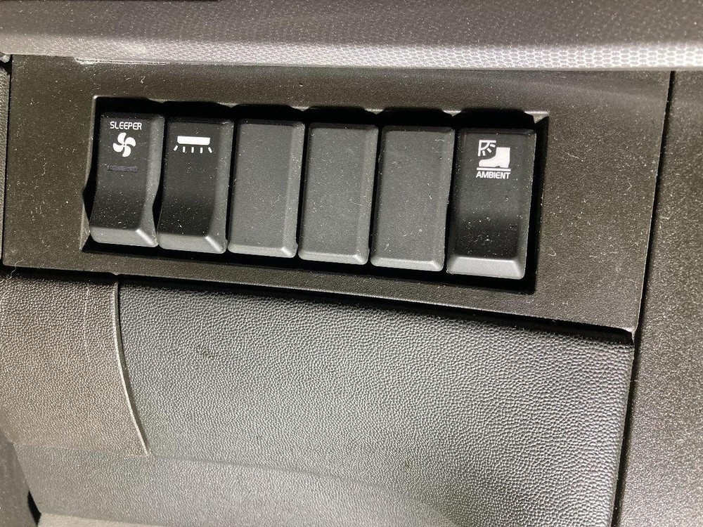 2018-2027 Volvo VNL SWITCH Dash Panel - Used