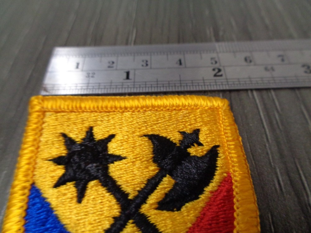 194TH ARMORED BRIGADE / 1990's ERA ISSUE UNIT PATCH (Embroidered Merrowed Edge)