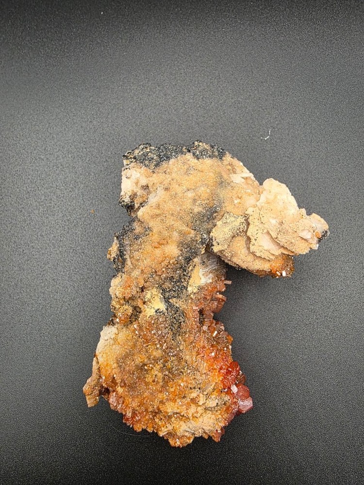 Vanadinite on Baryte with Rich Manganese