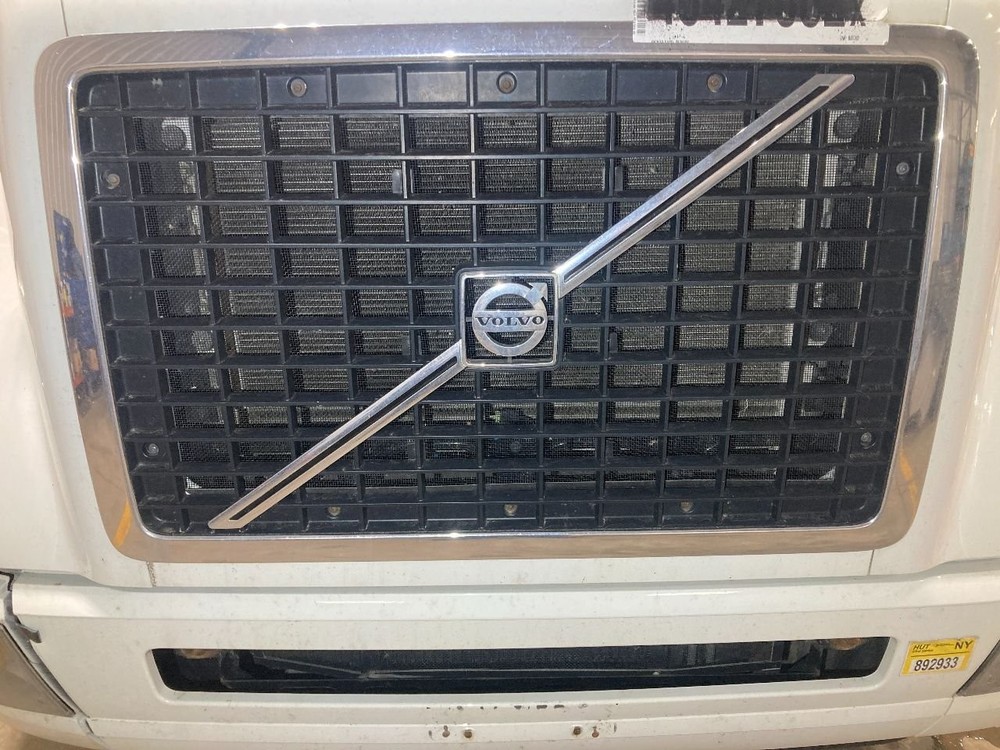 Volvo VNL Grille - Used
