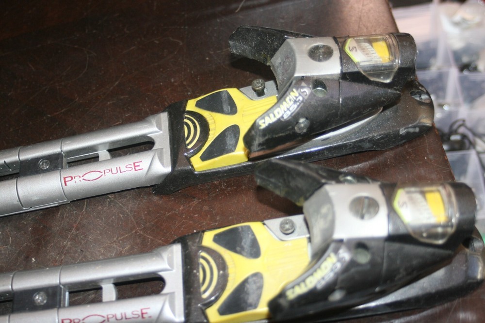 Salomon 850 Ski Bindings with Raiser Plates