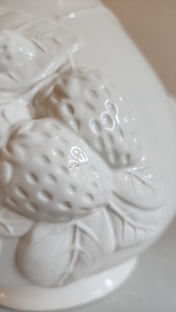 Gibson Houseware Designs White Embossed Fruit Accessories 3 Quart Pitcher 10"