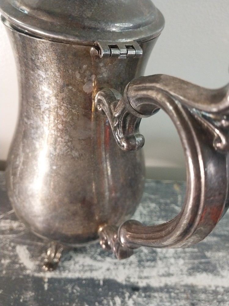 Wm. Rogers 800 Antique Silver Plate Lidded Coffee Pot