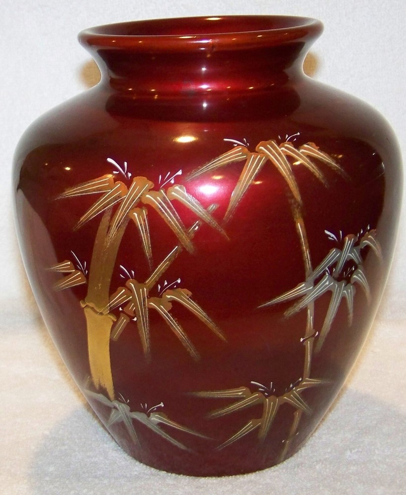 RED LACQUER LIKE VASE - BAMBOO SHOOTS