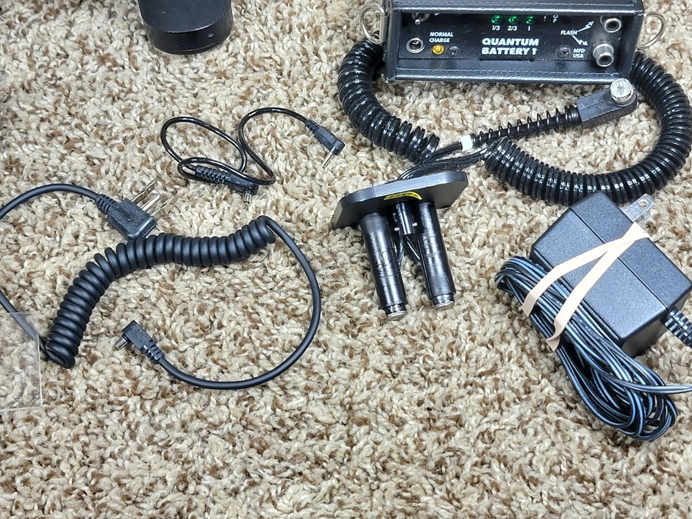 SunPak auto 611 Thyristor Flash Bundle Vintage + Quantum Battery 1 adapter READ