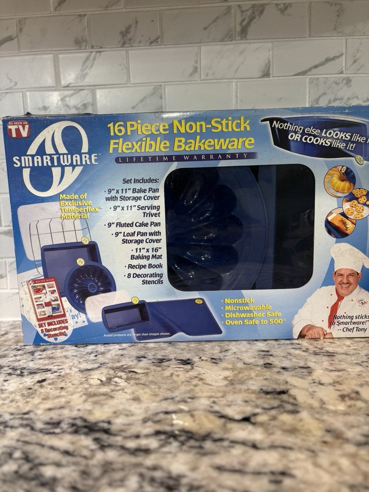 Smartware 16-Piece Basic Silicone Bakeware Set AS Seen TV- New In Box.