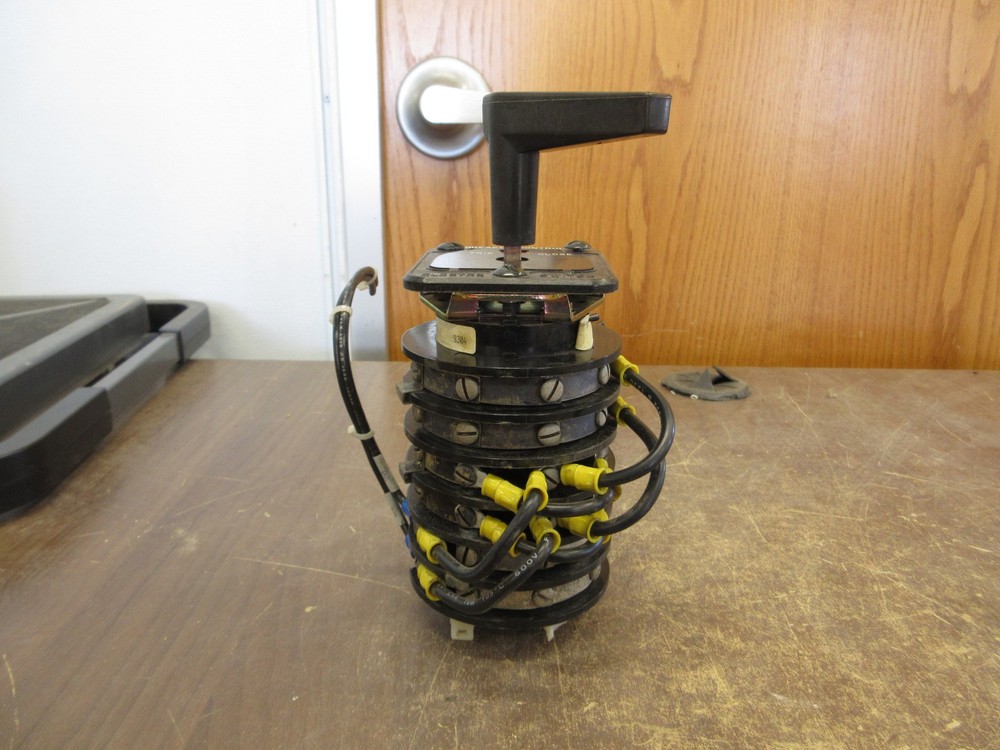 Electroswitch Series 24 Breaker Control Rotary Switch 2412C *Broken Insulator*