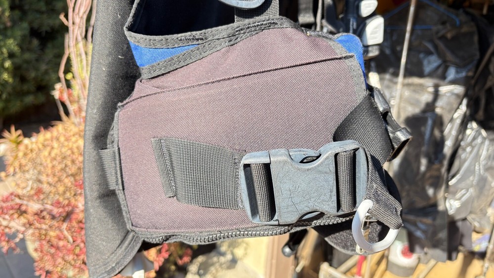 Scubapro Ladyhawk BCD W/Air 2, Medium, Black/Blue