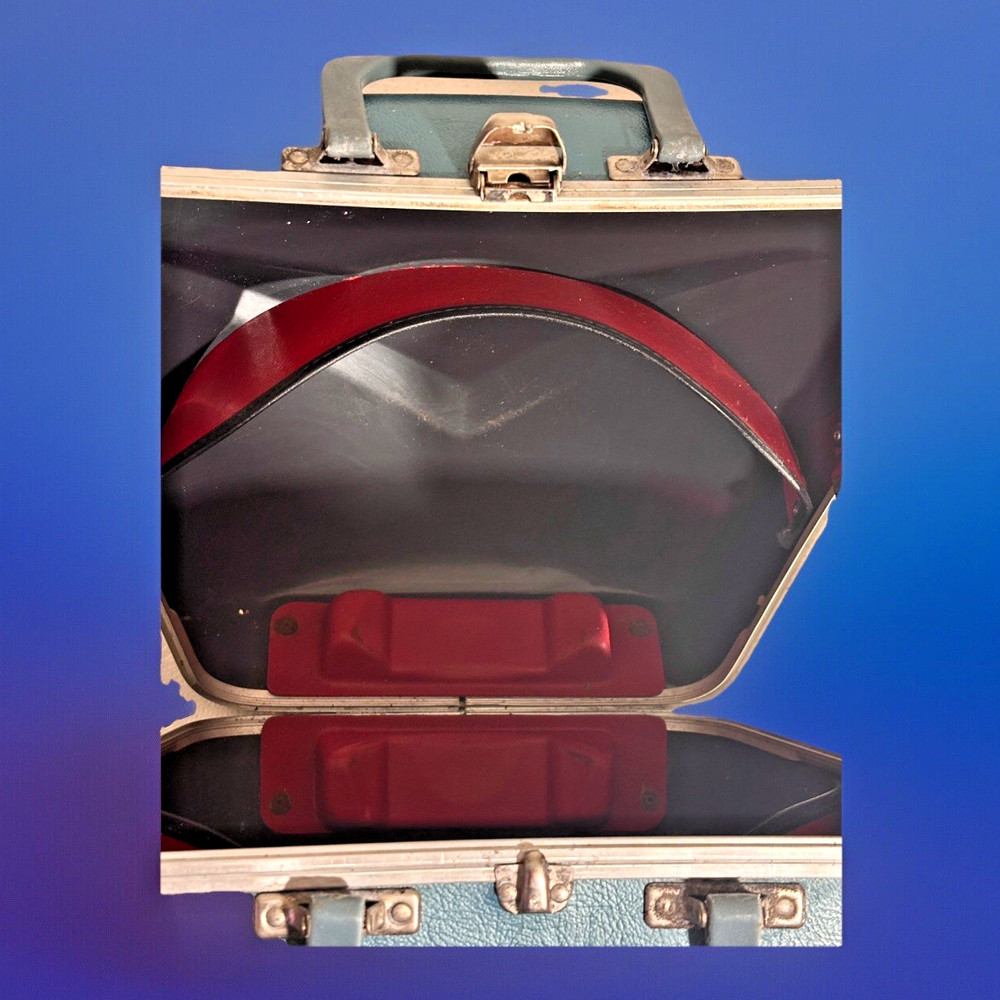 VINTAGE HARD SHELL BLUE BOWLING BAG - GOOD CONDITION