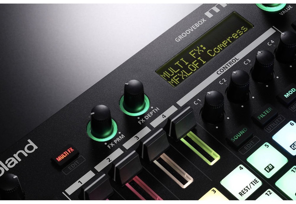 Roland MC-101 Groovebox