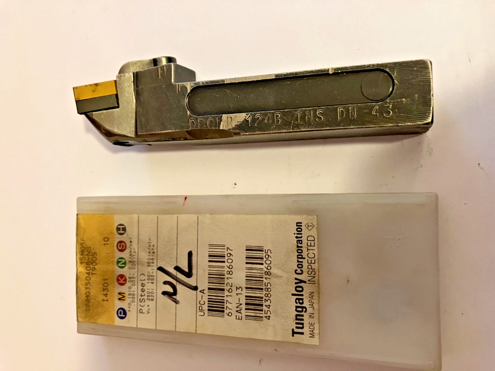 Used Turning tool, & 9 inserts. Uses Dnmg 400 series inserts. Details below!!!